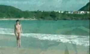ضع دجاجة صغيرة في كل من porno sex مترجم الثقوب