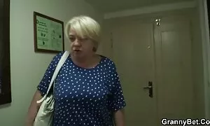 المتجر سكس برازيلي مترجم للعربية لديه قبضة عاطفي على بوسها