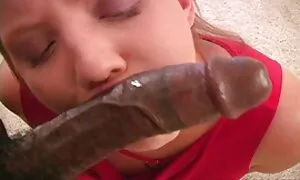امرأة سوداء تحصل على جرعة من الحيوانات المنوية في الفم. سكس اجنبي مترجم للعربية