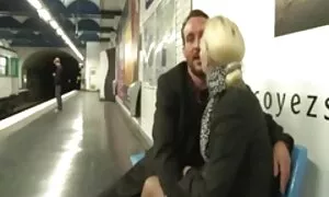 من البداية إلى النهاية ، كان الرجل يدخن حتى خفض افلام سكسي مترجم عربي الحيوانات المنوية في فمه.