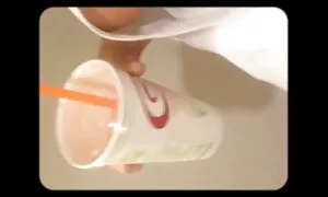 شاب مع سلسلة ، ومشاهدة ، والسراويل السوداء وجعل الوجه. سكس مترجم بالعربيه