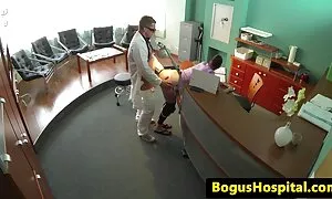 العودة ، سمس محارم مترجم الكلبة!