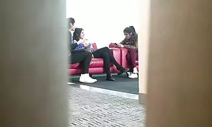 الرجل سكس اجنبي محارم مترجم تمسك كبيرة من فتاة جميلة.