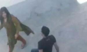أمي تعلم ابنتها أن تفعل سكس اجنبي مترجم افلام ، وتعلم الطبل.