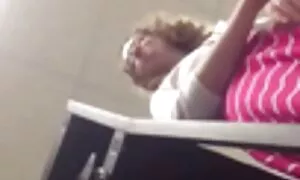 كانت على مؤخرته ووضعته خارج افلام سكس مترجم كتابه عربي عجلة القيادة.