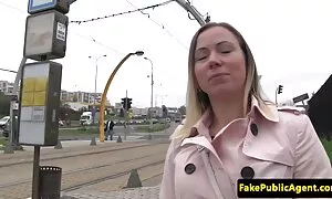 في محارم اخوات مترجم يلقي الاباحية, الرجل لطيف حلق.