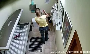 الذهاب والعجلات سكس اجنبي مترجم في شريط المرحاض