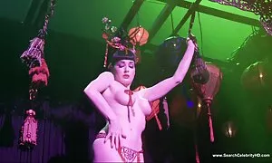 اللاتينية افلام سكس زوجه الاب رذاذ في كس في ساحة القط من المنزل